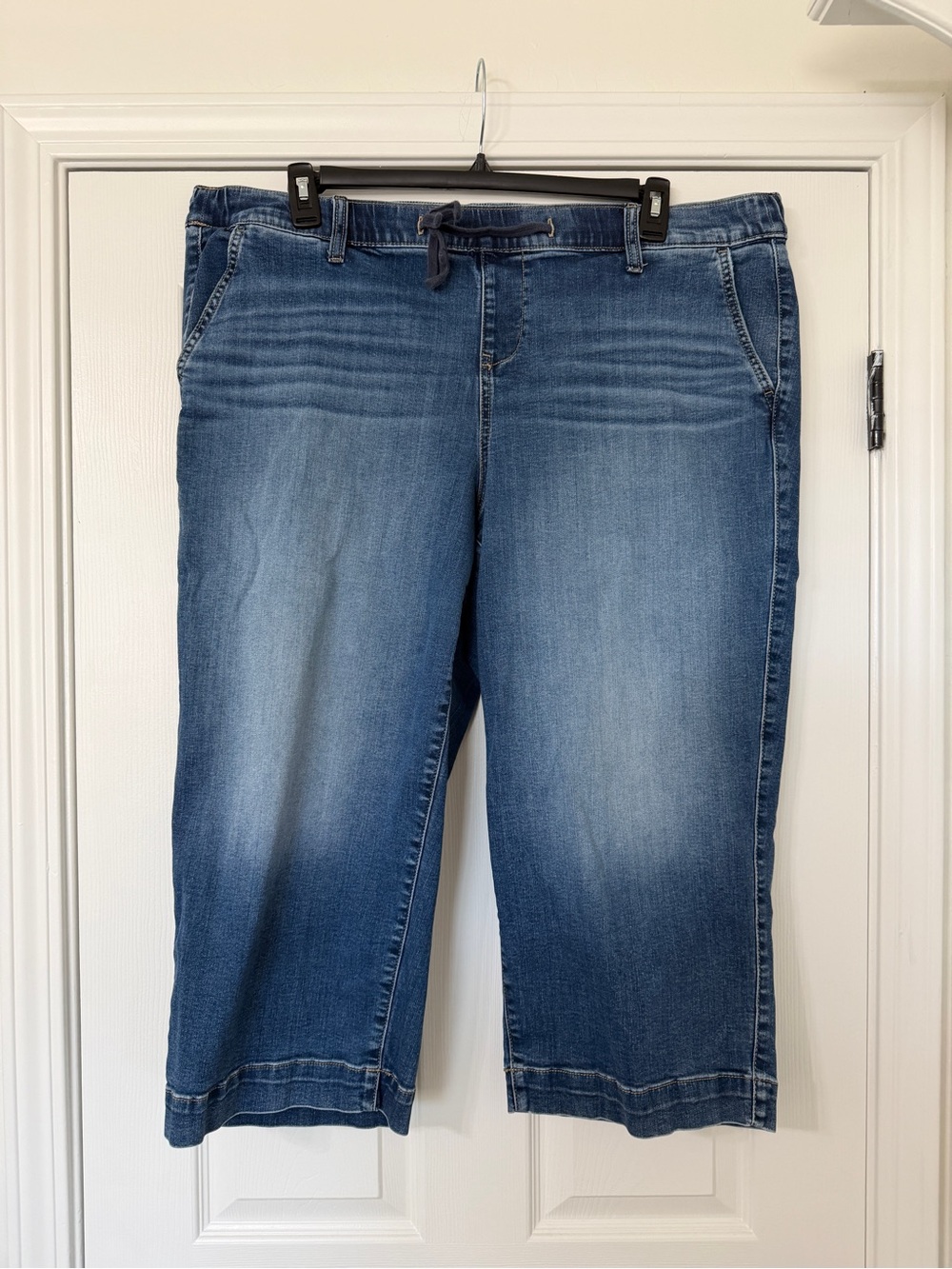 Torrid Sz 3 Weekend Wide Leg Crop Jeans